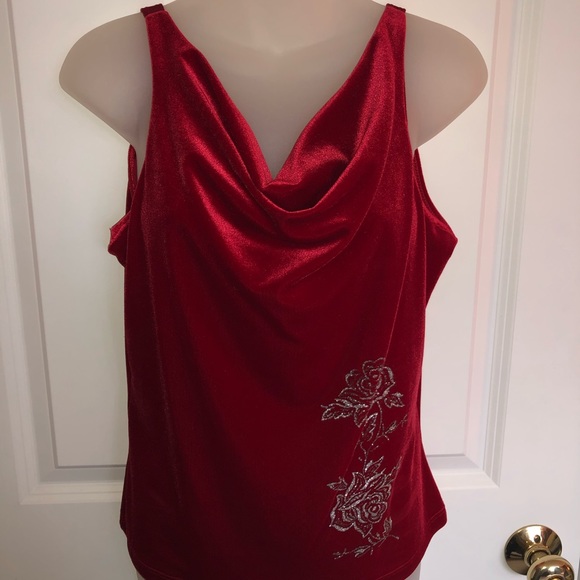 🌹Beautiful red tank top🌹. - Picture 3 of 7